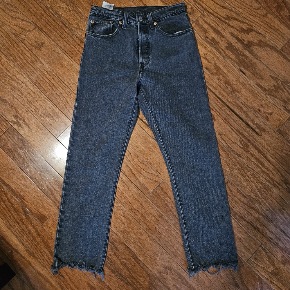 Women's Cropped Jeans in Black/grey